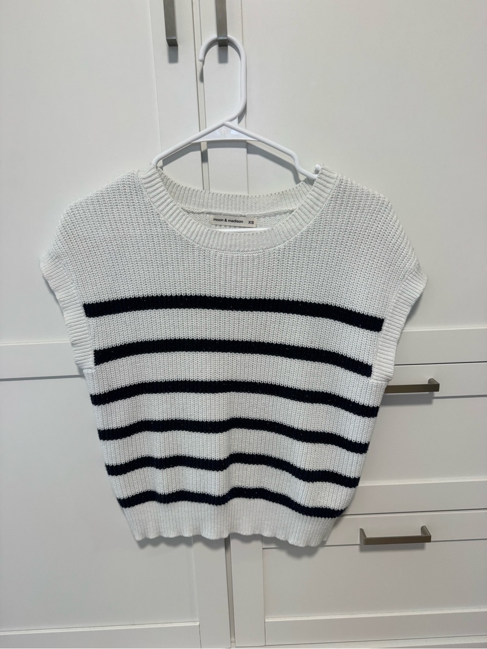 moon & madison White Sleeveless Crewneck Sweater with Black Stripes